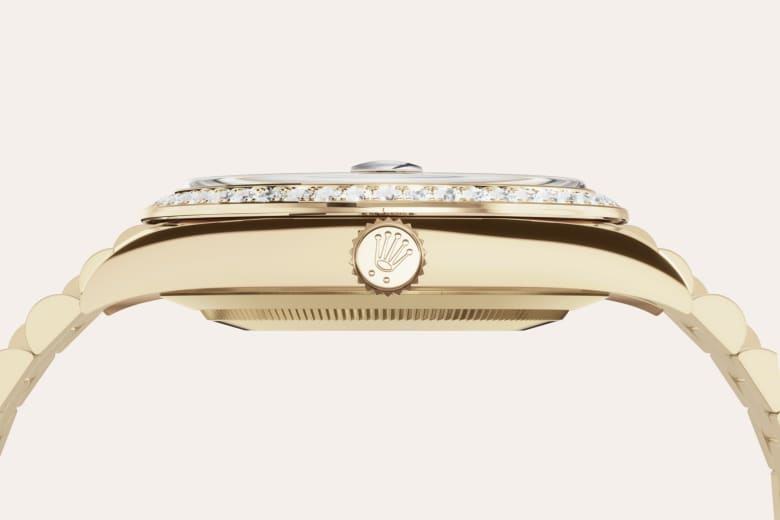Champagne-colour dial
