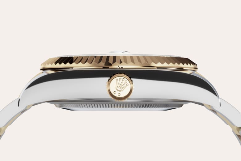 Champagne-colour dial